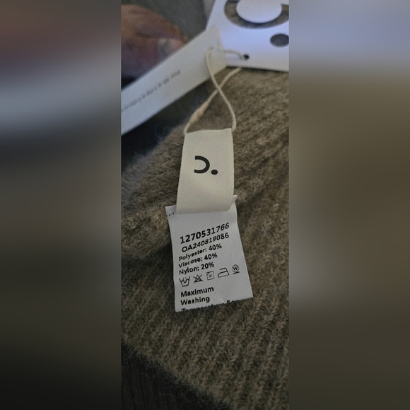 Commense Stacking V-Neck Split Breasted Sweater Dress - Picture 6 of 9